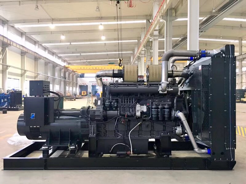 湖北用戶采購(gòu)的奔馳/MTU800kw柴油發(fā)電機(jī)組安裝調(diào)試完畢！